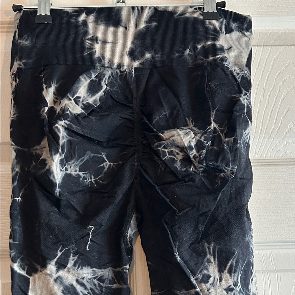 Navy and White Tie-Dye Leggings - Picture 7 of 9
